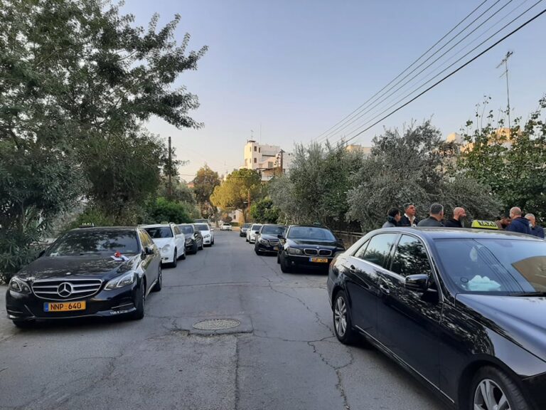 Έτσι «κλέβουν» διαδρομές οι Τ/κ από τους οδηγούς ταξί