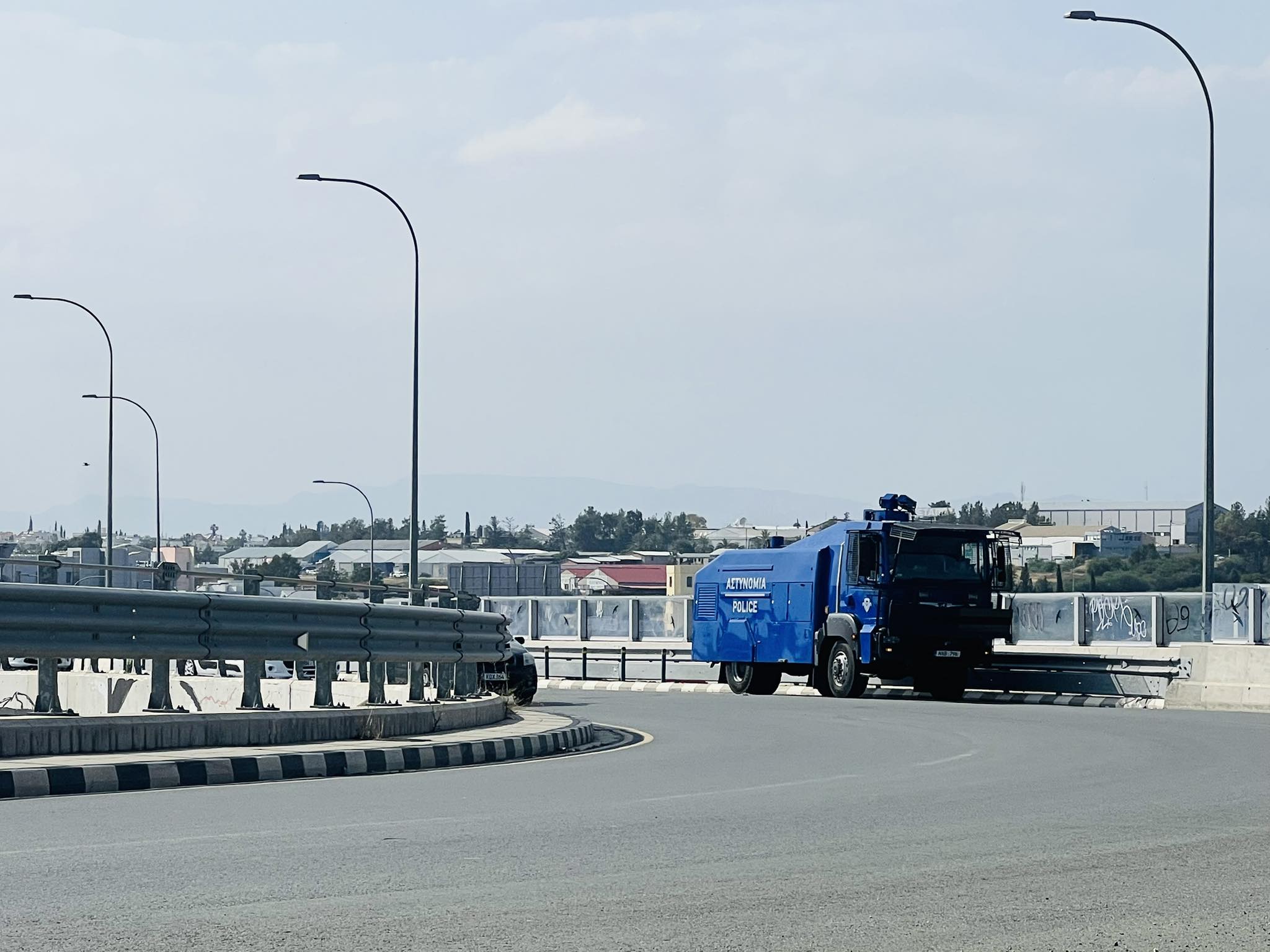 Συλλήψεις πριν τον αγώνα, παρέμβαση της ΜΜΑΔ στο ημίχρονο