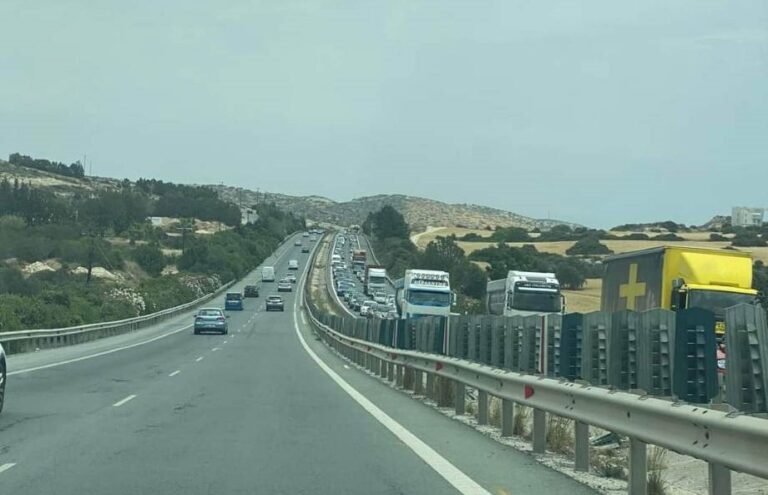 Μπήκε στο αντίθετο ρεύμα highway, συγκρούστηκε με όχημα που οδηγούσε ηλικιωμένος