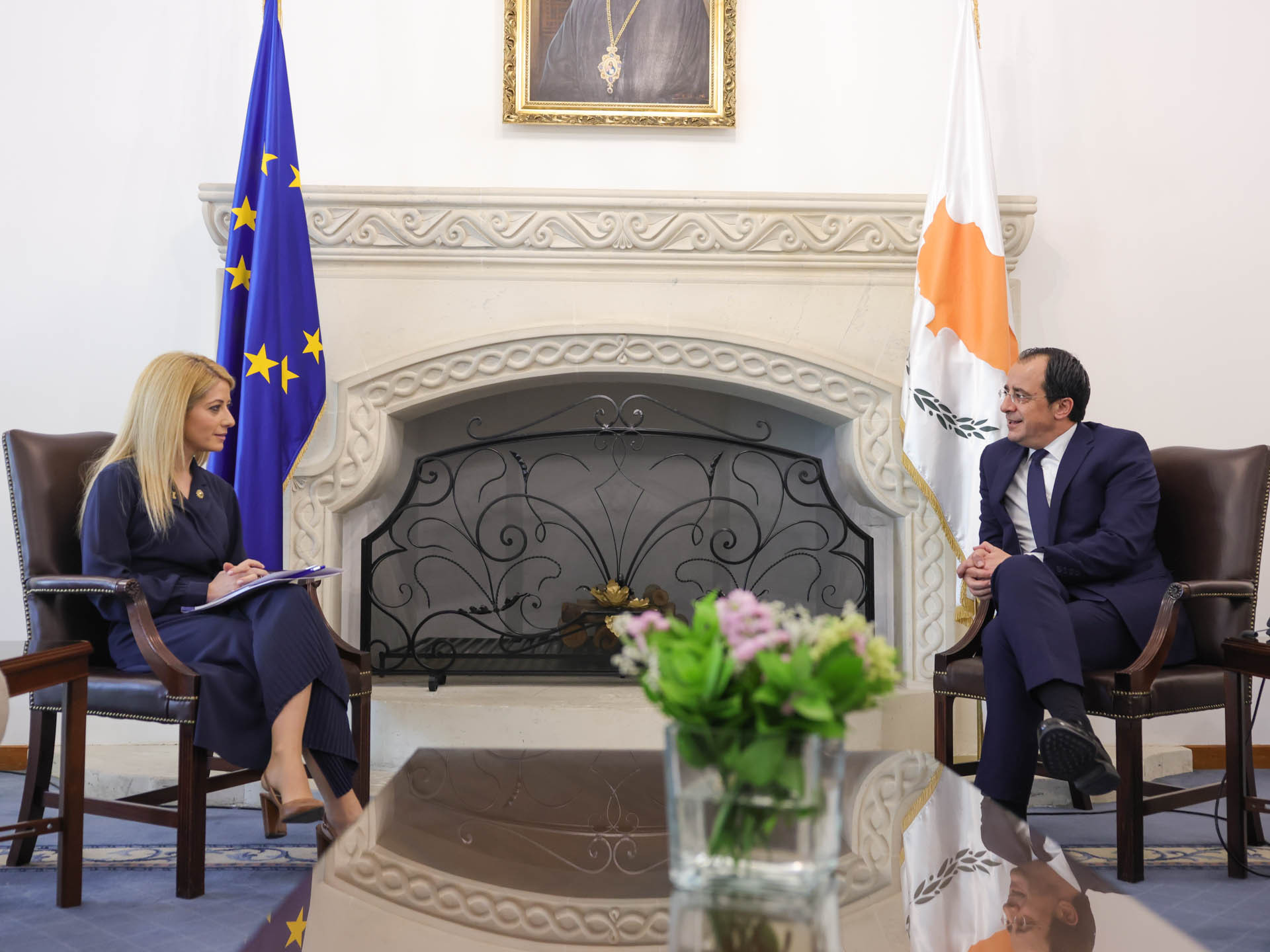 «Άκομψοι χειρισμοί, προχειρότητα»: Πυρά ΔΗΣΥ κατά ΠτΔ για τον διορισμό 19χρονης