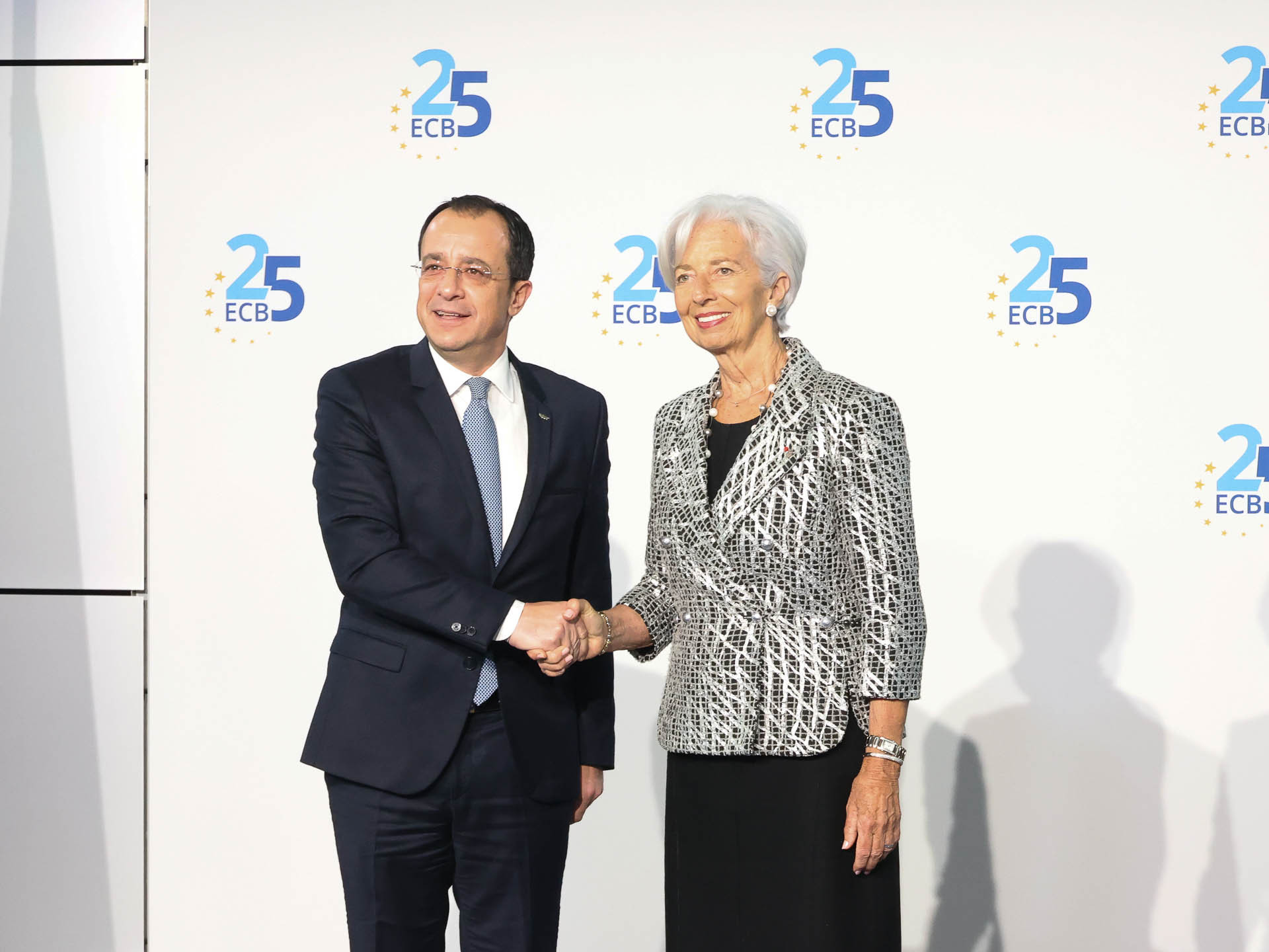 Στη Φρανκφούρτη ο ΠτΔ: Παρακάθισε σε δείπνο που παρέθεσε η Κριστίν Λαγκάρντ