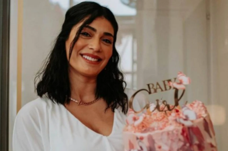 Νάσια Σιαηλά: Η πρώτη φωτογραφία από το μαιευτήριο με την νεογέννητη κόρη της