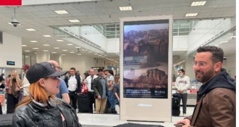 “Τσακώσαμε” τη Σοφία Χατζηπαντελή και τον Matthew Zorpas στο αεροδρόμιο