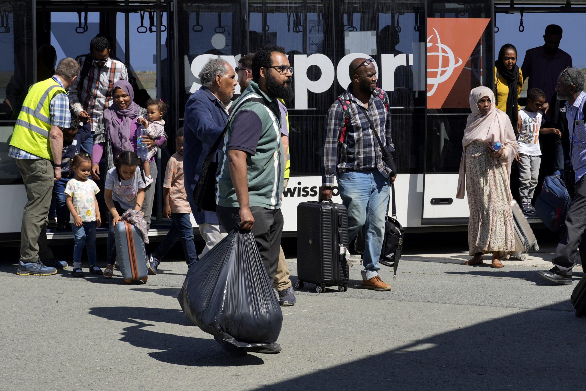 Σωσίβιο η Κύπρος από το φλεγόμενο Σουδάν για 2,611 πολίτες από 29 χώρες (ΒΙΝΤΕΟ)