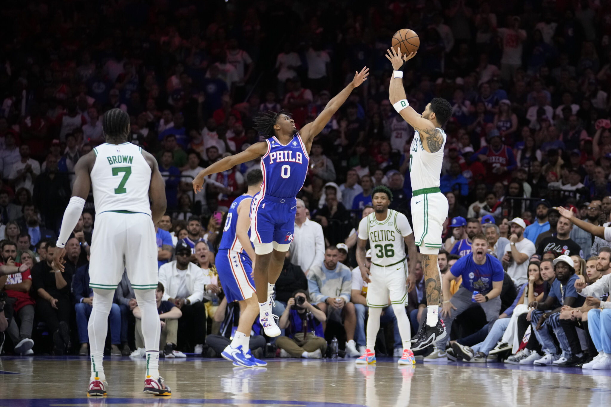 Λεοντόκαρδοι Σέλτικς, άλωσαν τη Φιλαδέλφεια και πάνε σε Game 7 στην έδρα τους