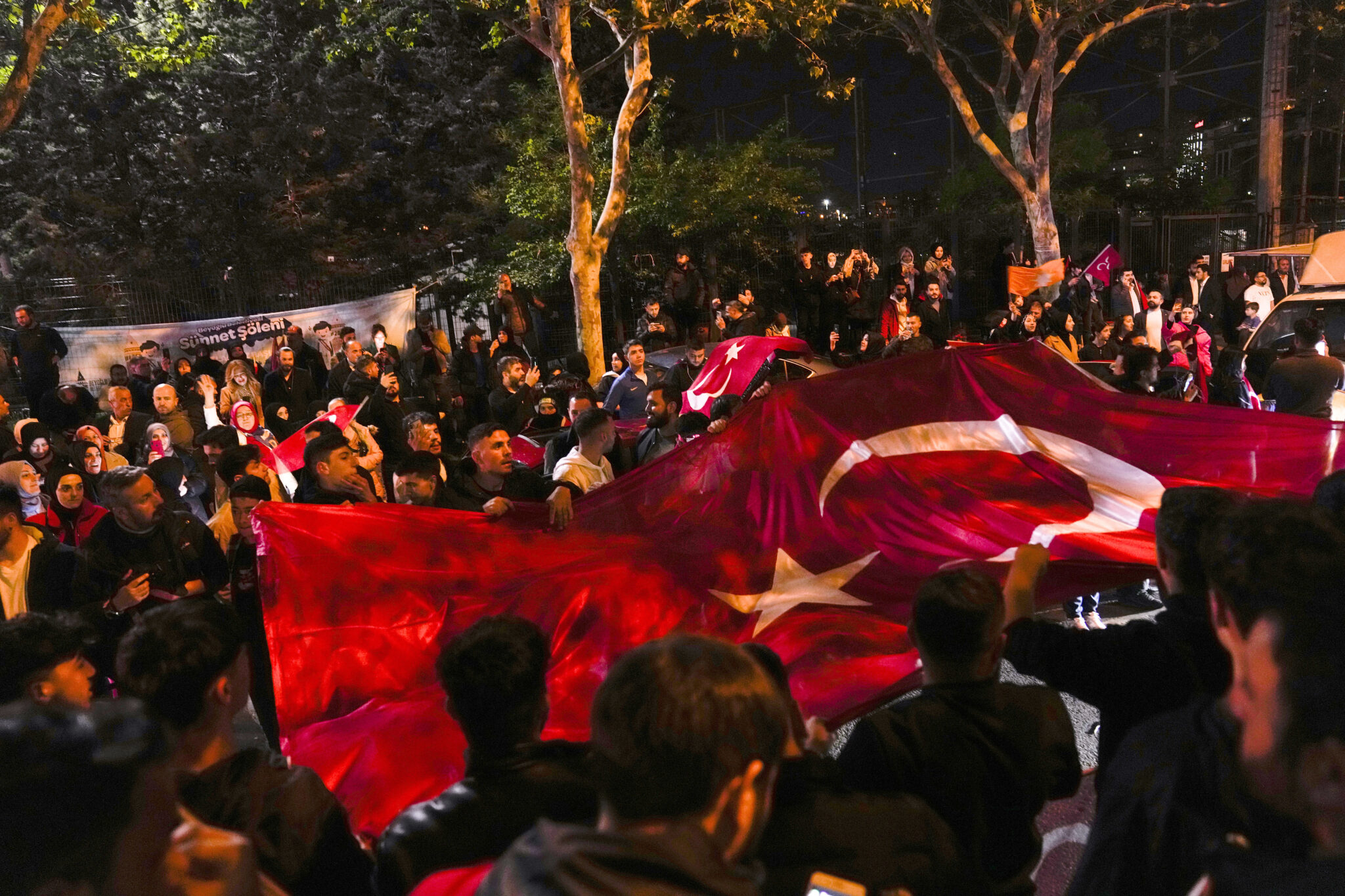 Τα δίνουν όλα για όλα Ταγίπ – Κεμάλ… ρίχνουν δίχτυα στους ψηφοφόρους του Ογάν