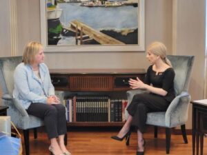 Πρέσβειρα ΗΠΑ: Αναγκαιότητα η επιστροφή στις διαπραγματεύσεις