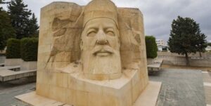 Αντιστασιακοί Πάφου: Δεν αφαιρέθηκε πλάκα από το Μνημείο Μακαρίου