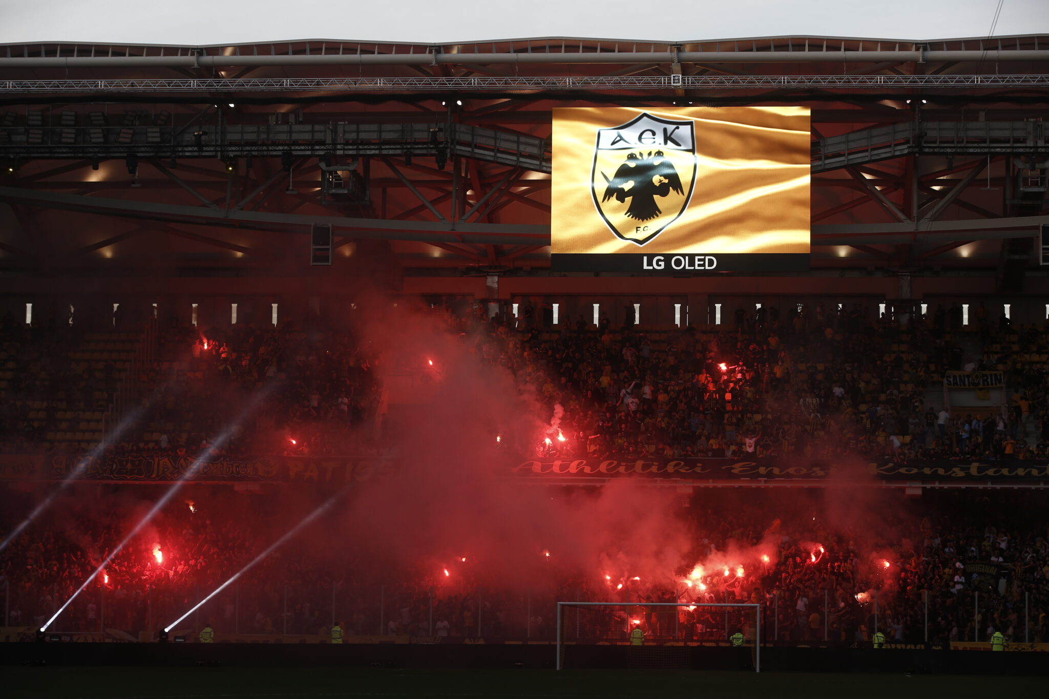 «Δεν θα μπει ποτέ ξανά στη ζωή του στο γήπεδο αυτός που πέταξε τη φωτοβολίδα»