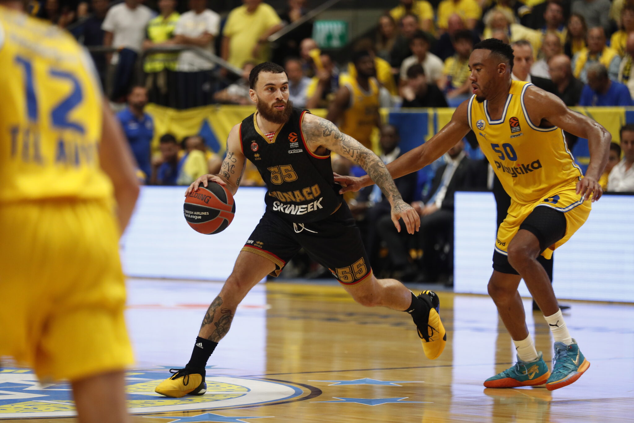 Κυριαρχική Μονακό, απάντησε στο break της Μακάμπι και πήρε προβάδισμα πρόκρισης