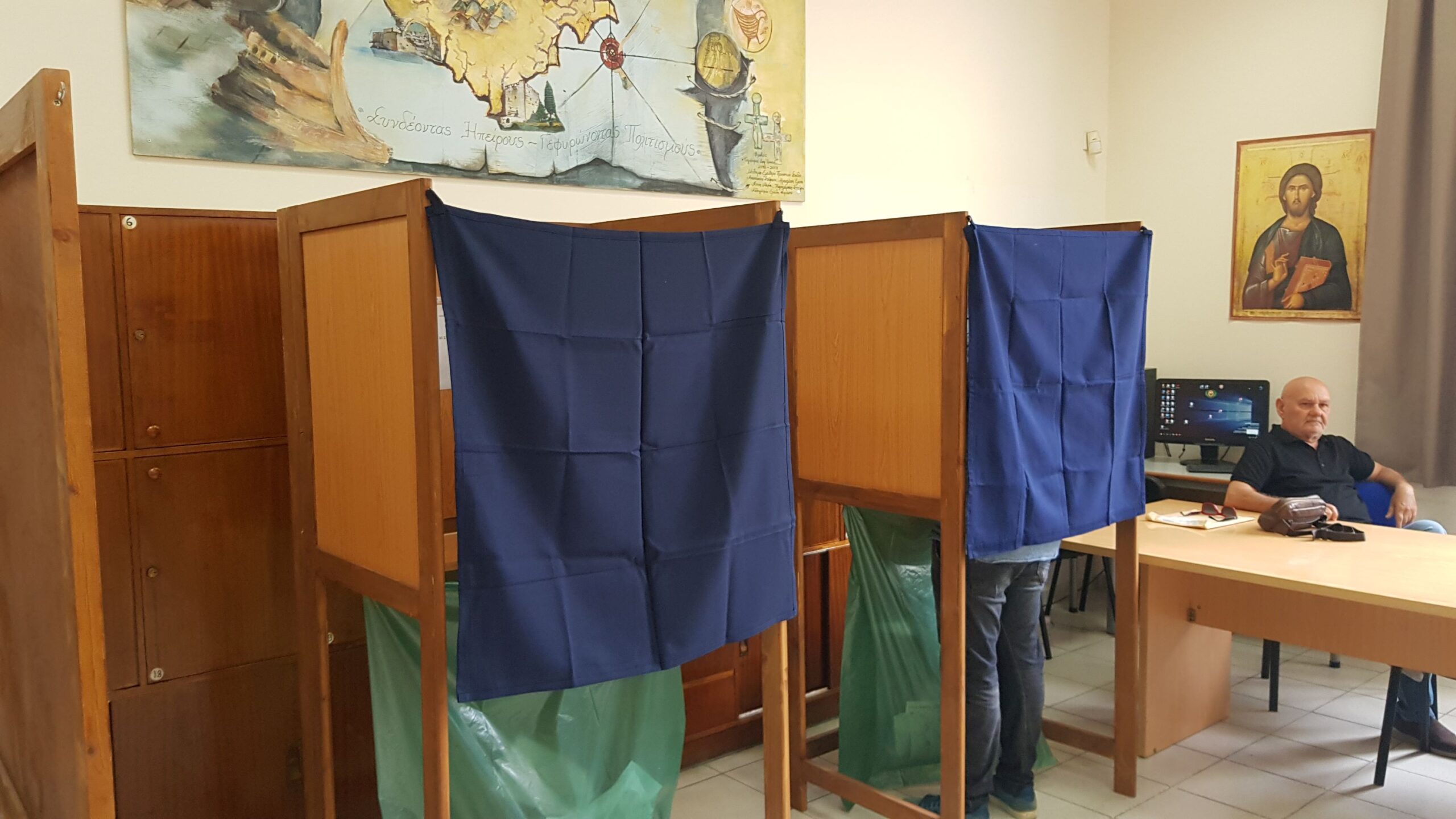 Έντονος προβληματισμός στο Κέντρο για τα χαμηλά ποσοστά των δημοσκοπήσεων