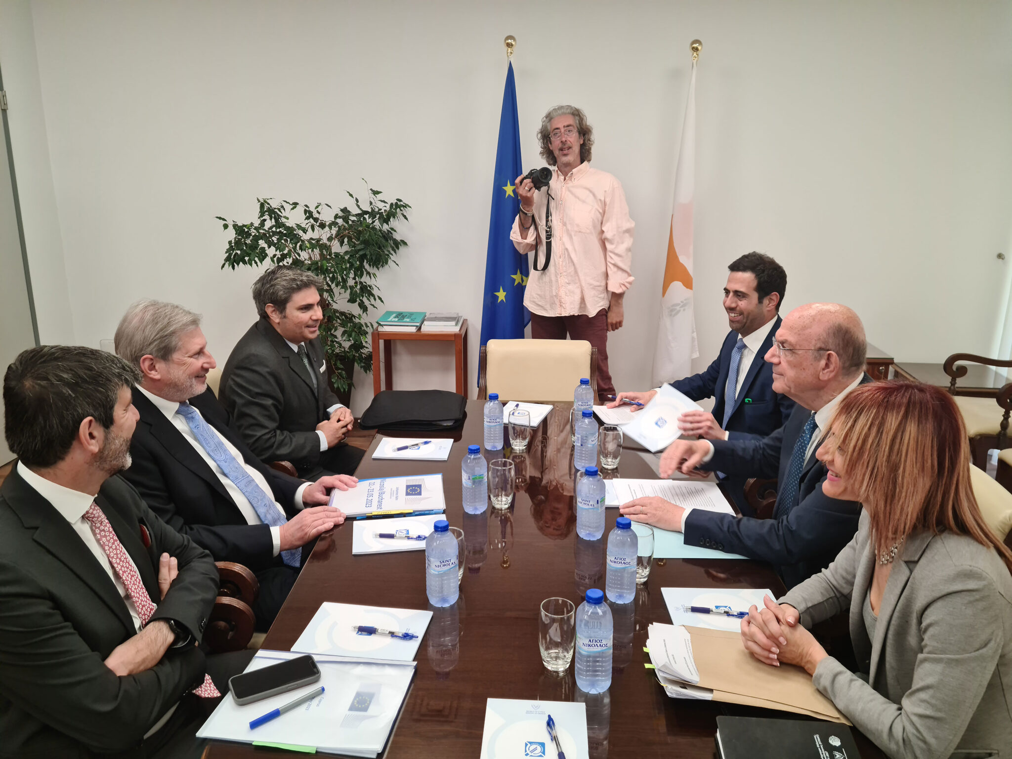 Συνάντηση Μάκη Κεραυνού με Ευρωπαίο Επίτροπο Προϋπολογισμού