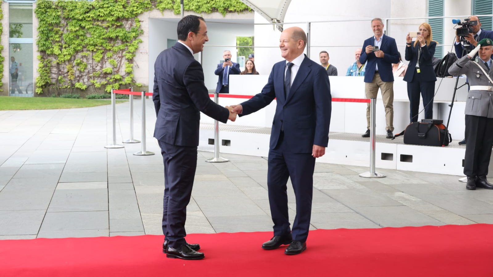 Διαβεβαιώσεις Σολτς: Είμαστε έτοιμοι να συμβάλλουμε στην επίλυση του Κυπριακού