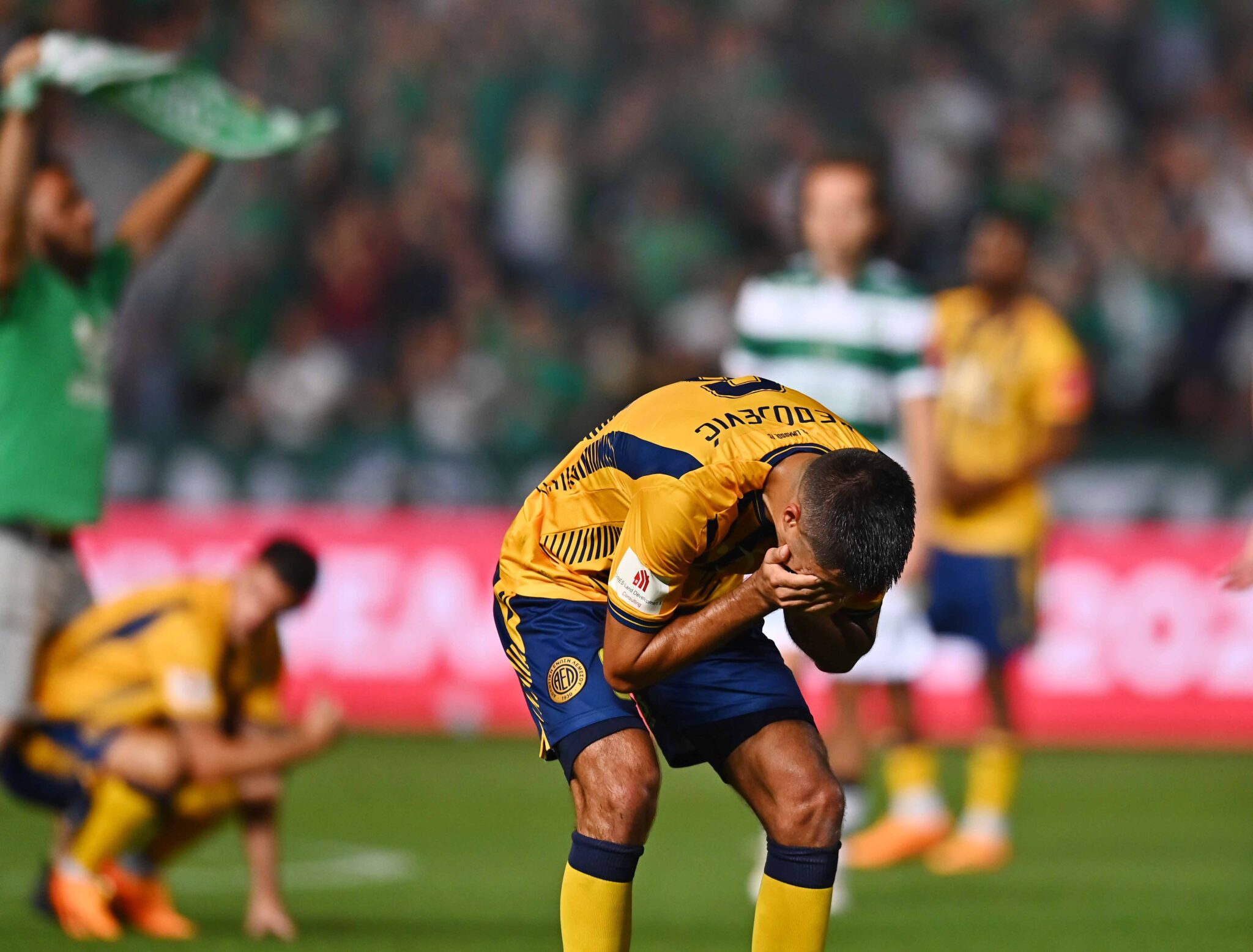 Καταδικάζει τη στάση της Αστυνομίας η ΑΕΛ μετά τη λήξη του τελικού