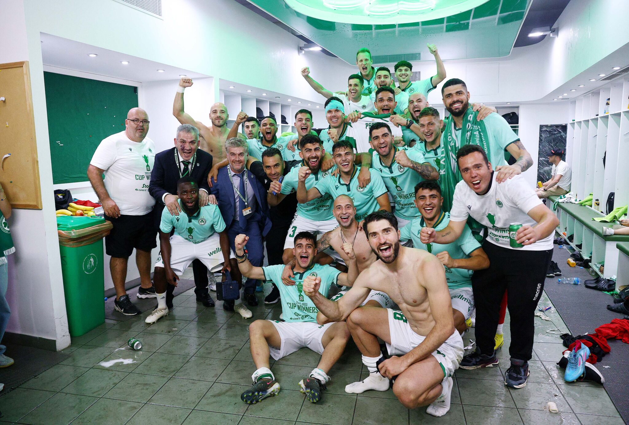 Οι πανηγυρισμοί για το κύπελλο στα αποδυτήρια, μέσα από την κάμερα της Ομόνοιας