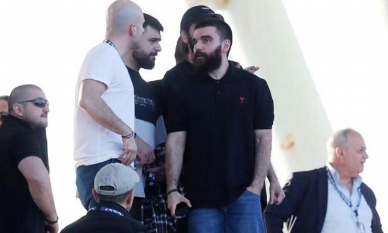 Τα είπαν με τους οπαδούς του ΠΑΟΚ Γ. Σαββίδης και Γκαγκάτσης