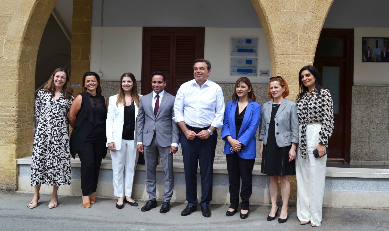 Ο Μαργαρίτης Σχοινάς επισκέφτηκε το “Hope For Children” CRC Policy Center