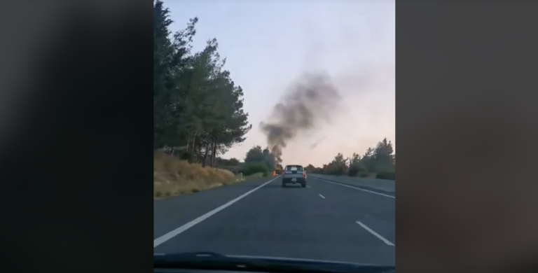 ΒΙΝΤΕΟ: Πήρε φωτιά όχημα στον αυτοκινητόδρομο Λάρνακας-Λεμεσού