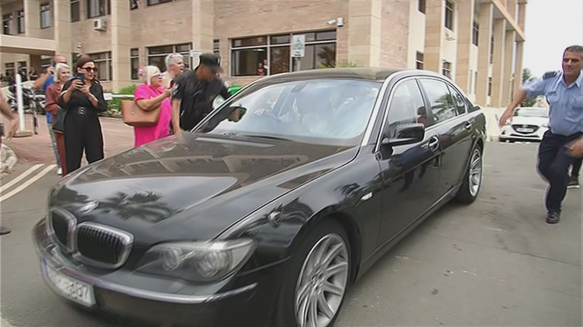 BINTEO: Ένταση, συνθήματα και προπηλακισμοί μετά την ποινή στον τέως Κιτίου