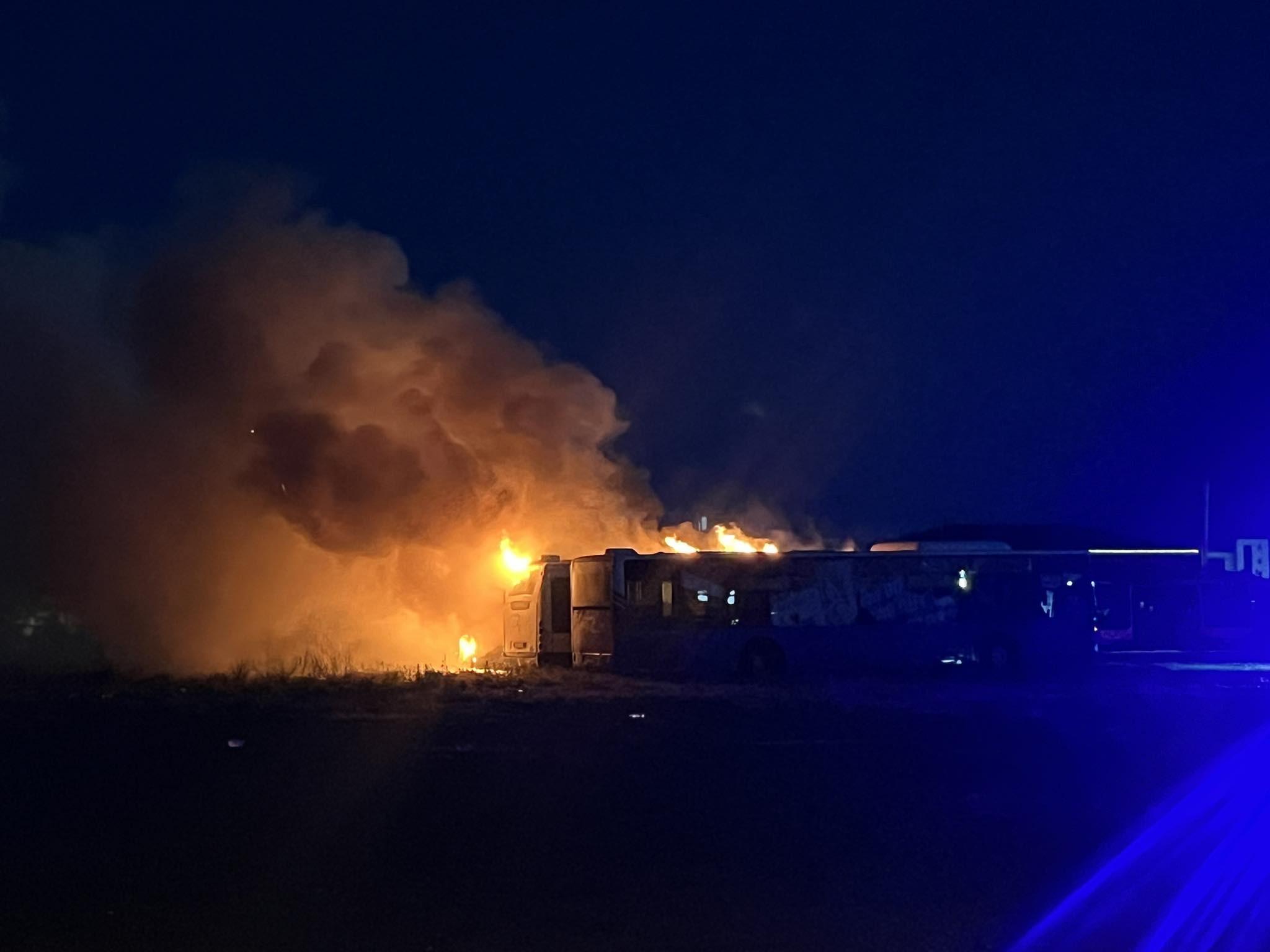 Εμπρησμό δείχνουν τα πρώτα στοιχεία πίσω από τη φωτιά σε λεωφορεία