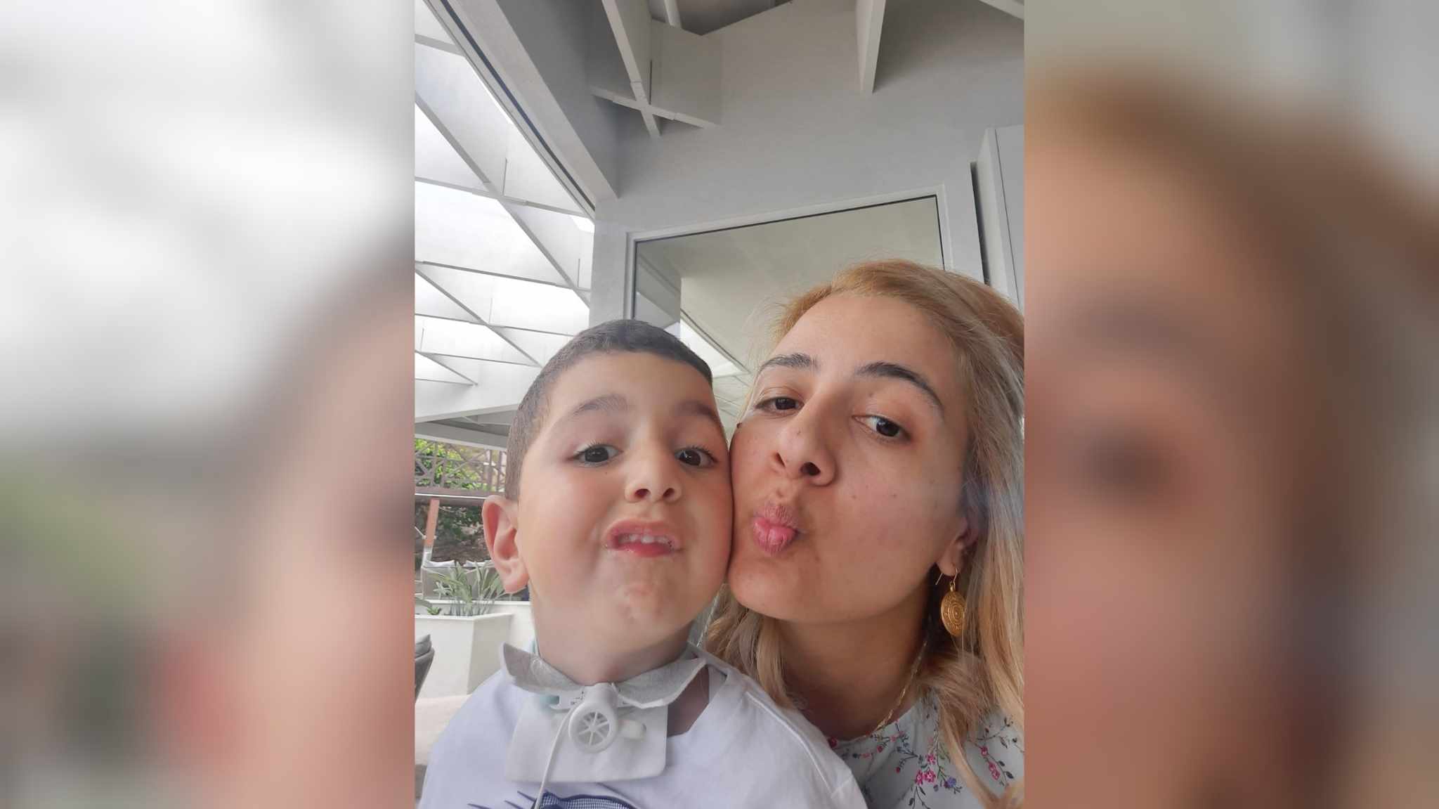 «Είναι εξευτελιστικό»: Άφησαν τον μικρό Αντώνη χωρίς συνοδό, ξεσπά η μητέρα του