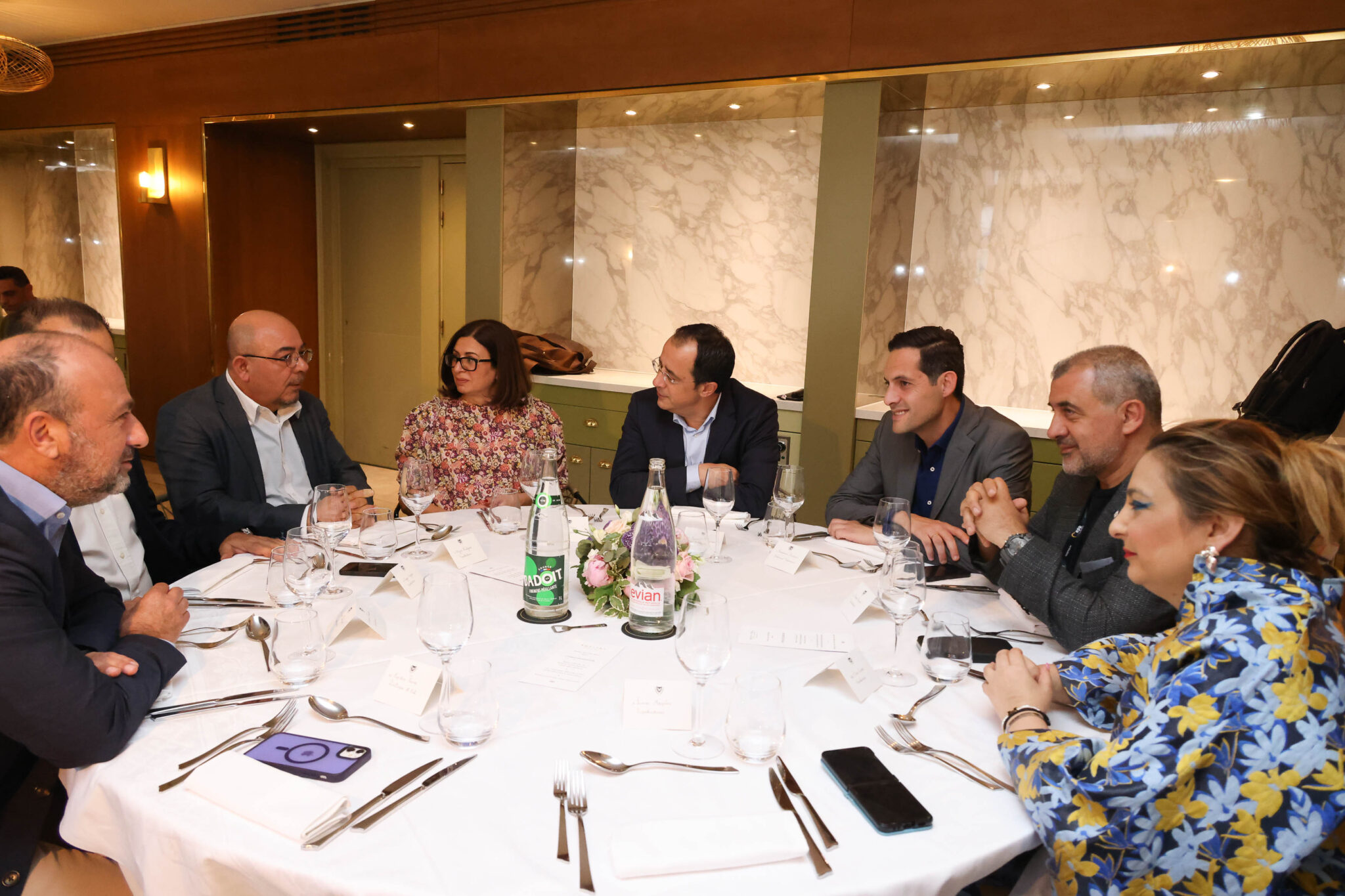 ΦΩΤΟ: Παρακάθισε σε γεύμα εργασίας με τους Κύπριους Ευρωβουλευτές ο ΠτΔ