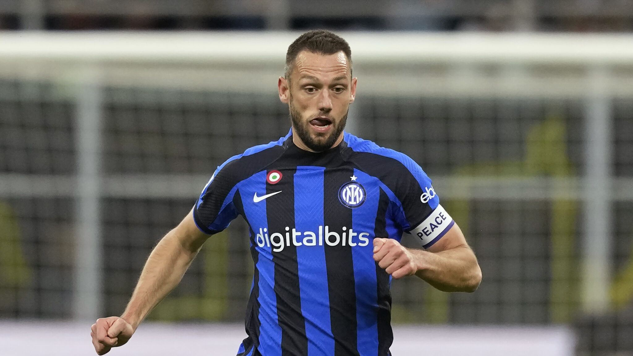 Ανανεώνει με την Ίντερ ο Ντε Βράι