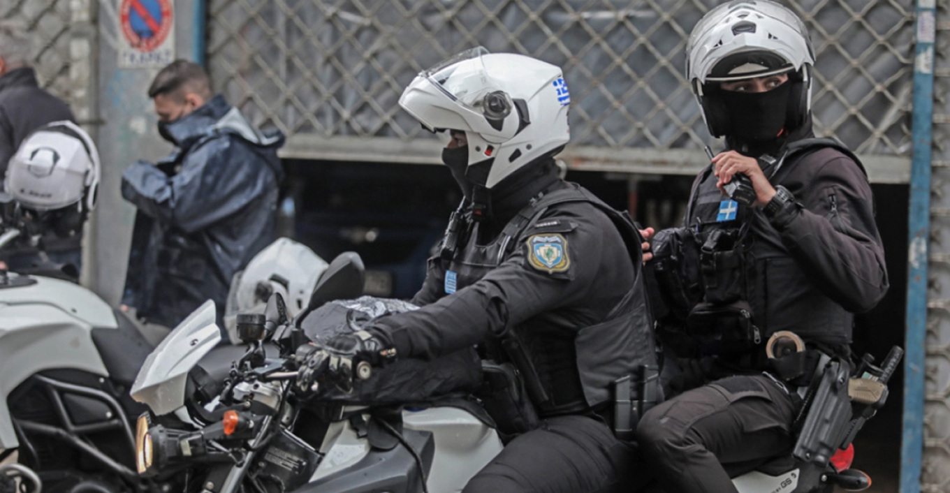 Τρεις ανήλικοι λήστεψαν 14χρονους και τραυμάτισαν αστυνομικούς