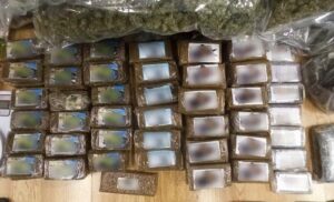 Ήταν φορτωμένος ναρκωτικά, τράκαρε περιπολικά και τραυμάτισε αστυνομικούς