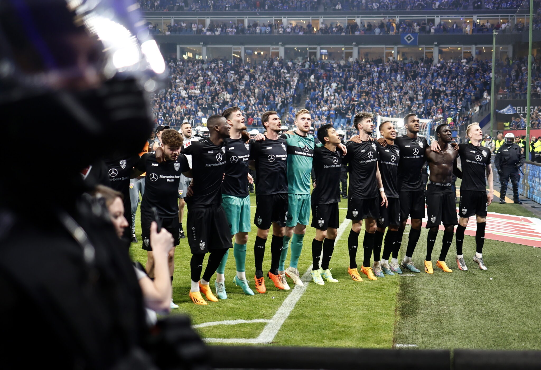 «Δίπλωσε» τις νίκες της στο Αμβούργο και παραμένει στην Bundesliga η Στουτγκάρδη