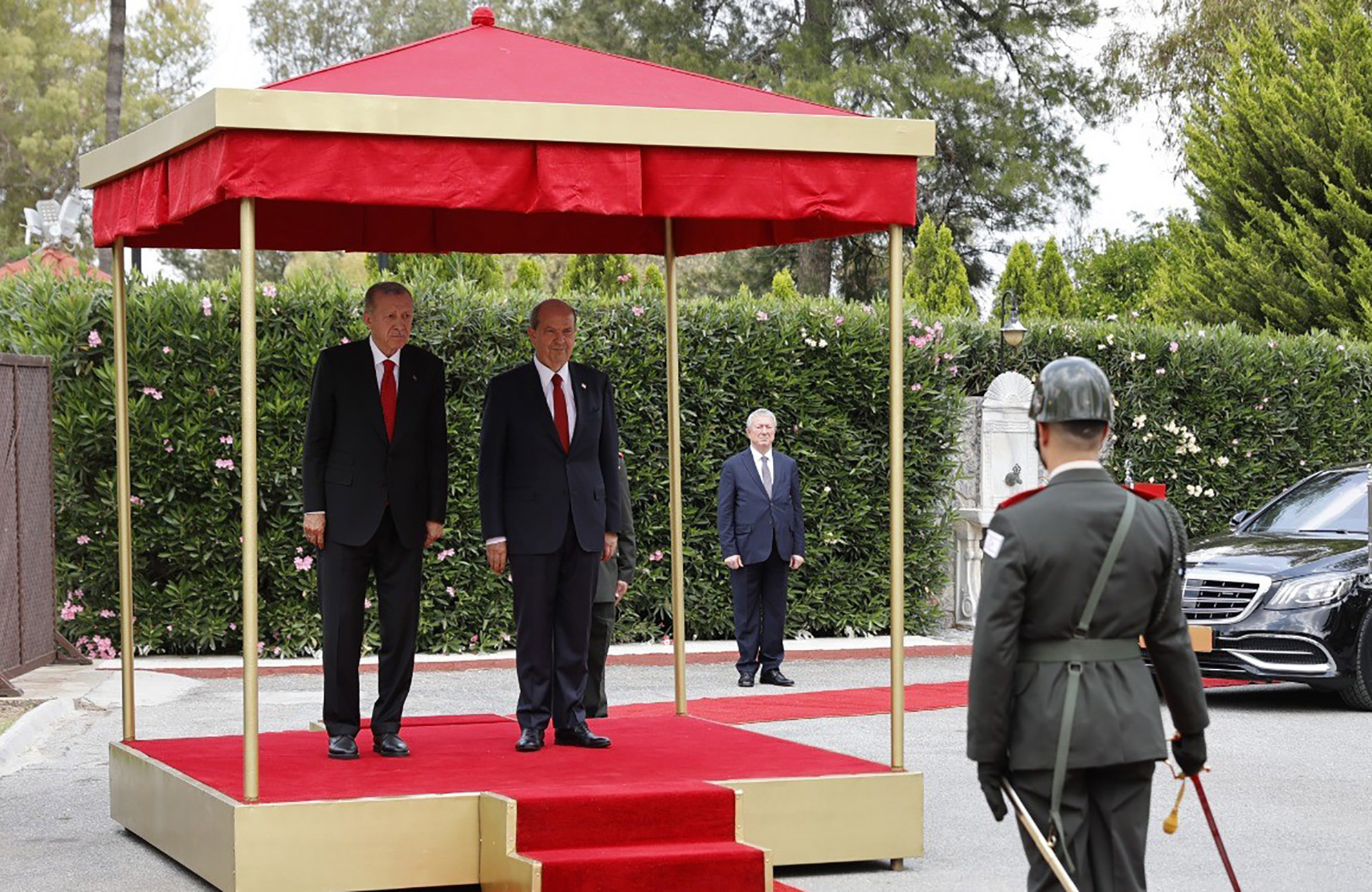 Ο Σουλτάνος στα κατεχόμενα: Τα παρατράγουδα, οι υποσχέσεις και η… εικόνα του