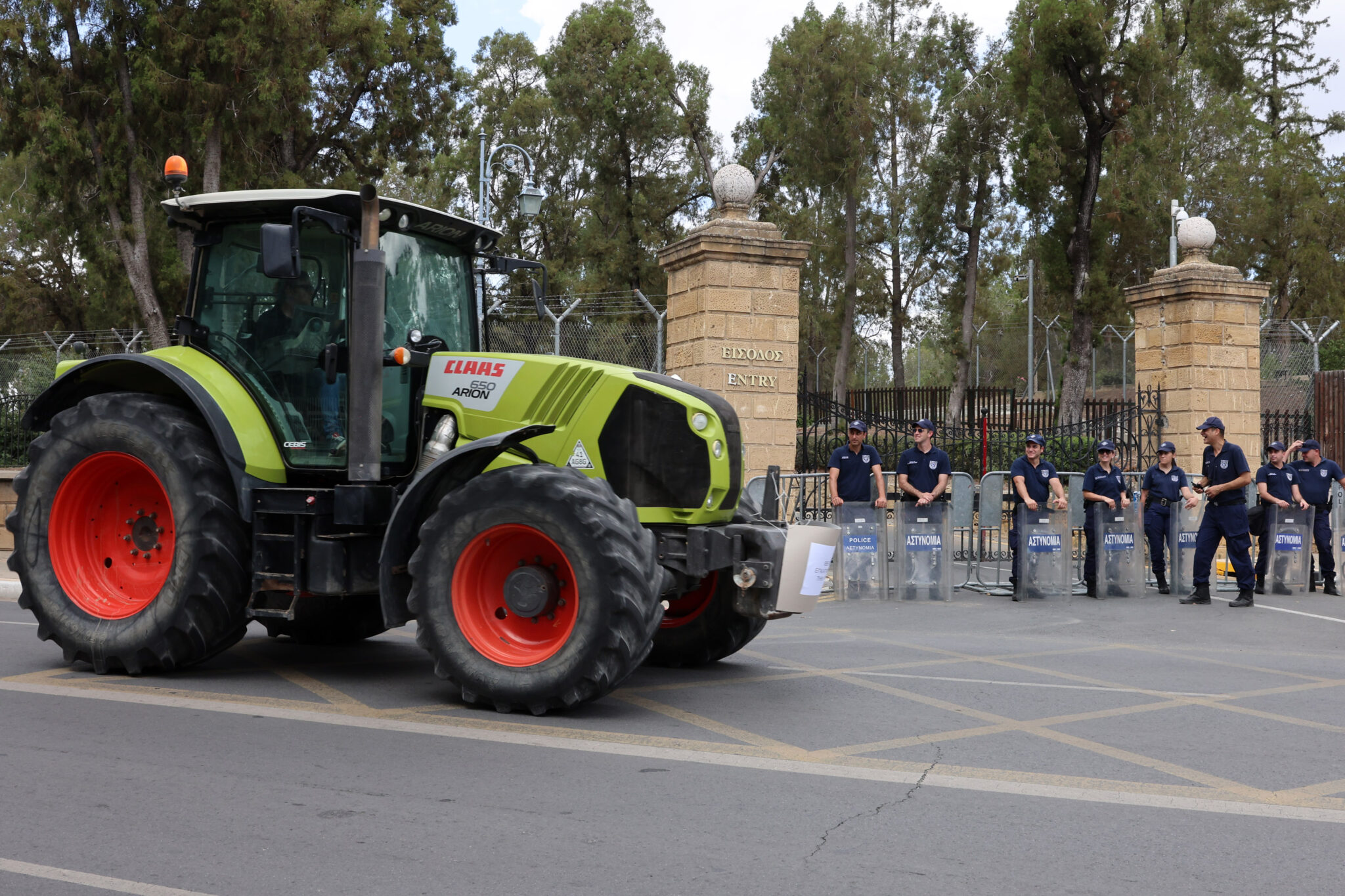 Απεγνωσμένη έκκληση από τους αγρότες, λένε όχι στον κανονισμό για φυτοφάρμακα