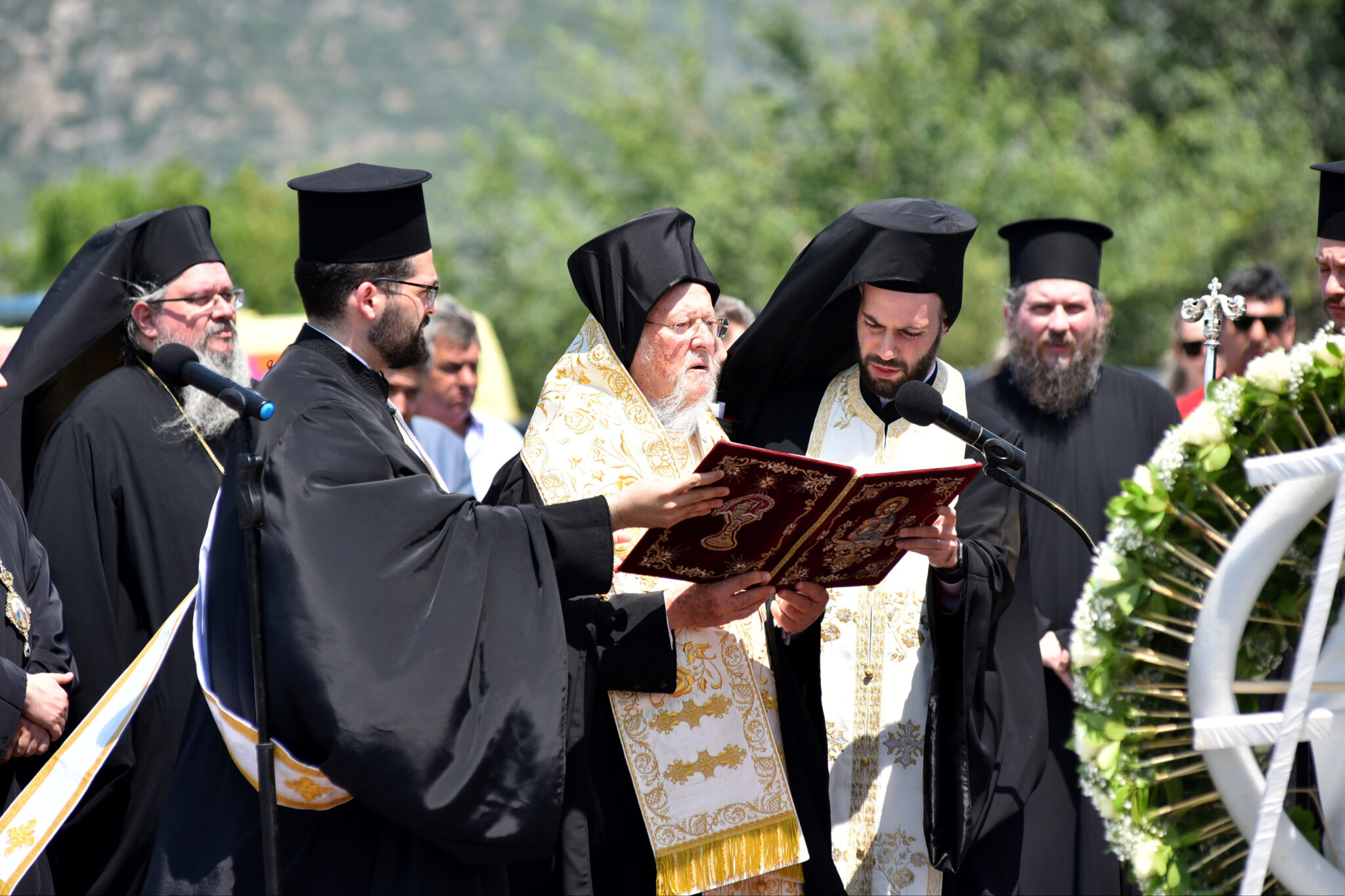 Στον τόπο της τραγωδίας στα Τέμπη ο Οικουμενικός Πατριάρχης (ΦΩΤΟ)