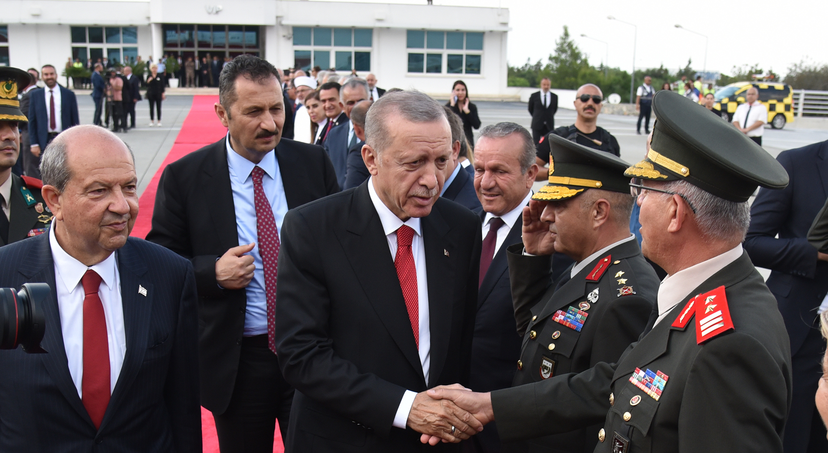 Κατσάδιασε για τα καλά τον Τατάρ ο Ερντογάν για τα χαμηλά ποσοστά στα κατεχόμενα