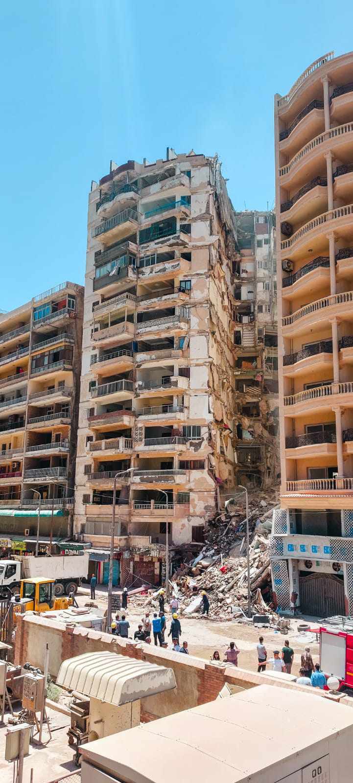 BINTEO: Δραματικές στιγμές στην Αλεξάνδρεια μετά την κατάρρευση πολυκατοικίας