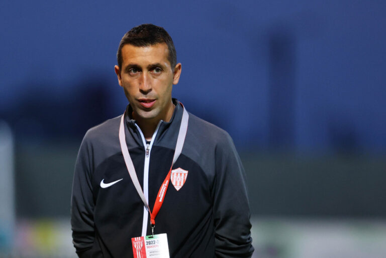 Μια ανακοίνωση, 13 αποχωρήσεις στη Νέα Σαλαμίνα