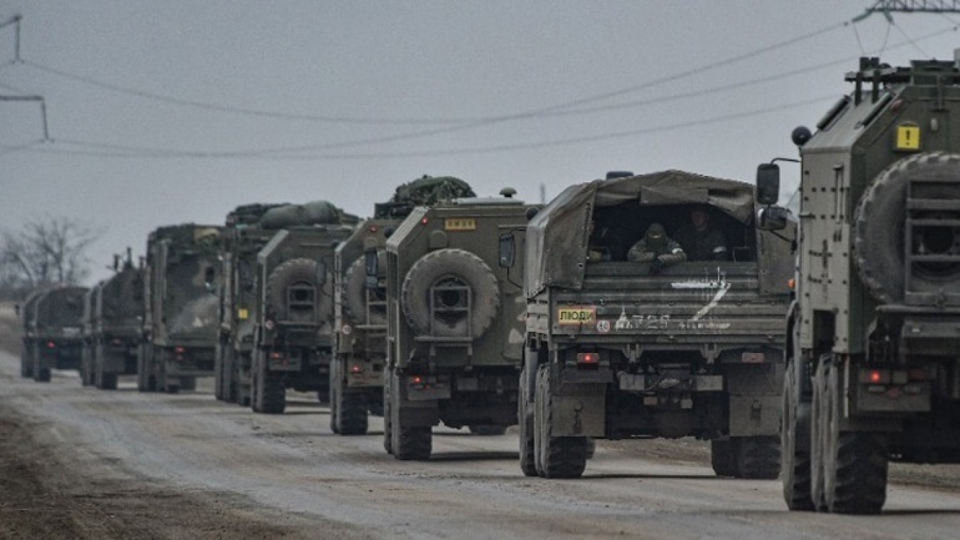 Οχηματοπομπή του στρατού καθ' οδόν προς νότια Ρωσία υπό τον φόβο πραξικοπήματος