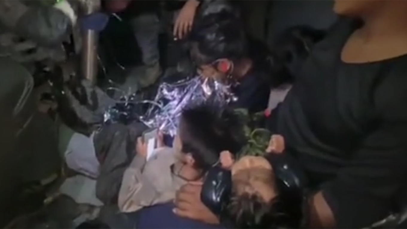 BINTEO: H στιγμή της διάσωσης παιδιών που αγνοούνταν για 40 μέρες στη ζούγκλα