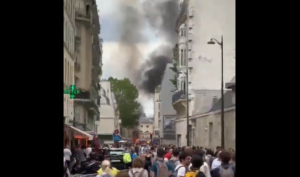 ΒΙΝΤΕΟ: Ισχυρή έκρηξη στην «καρδιά» του Παρισιού, στις φλόγες κτίρια