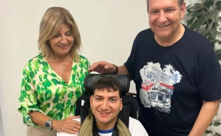 Βίκτωρας Παπαδόπουλος: Η συγκινητική ανάρτηση για την αποφοίτηση του γιου του