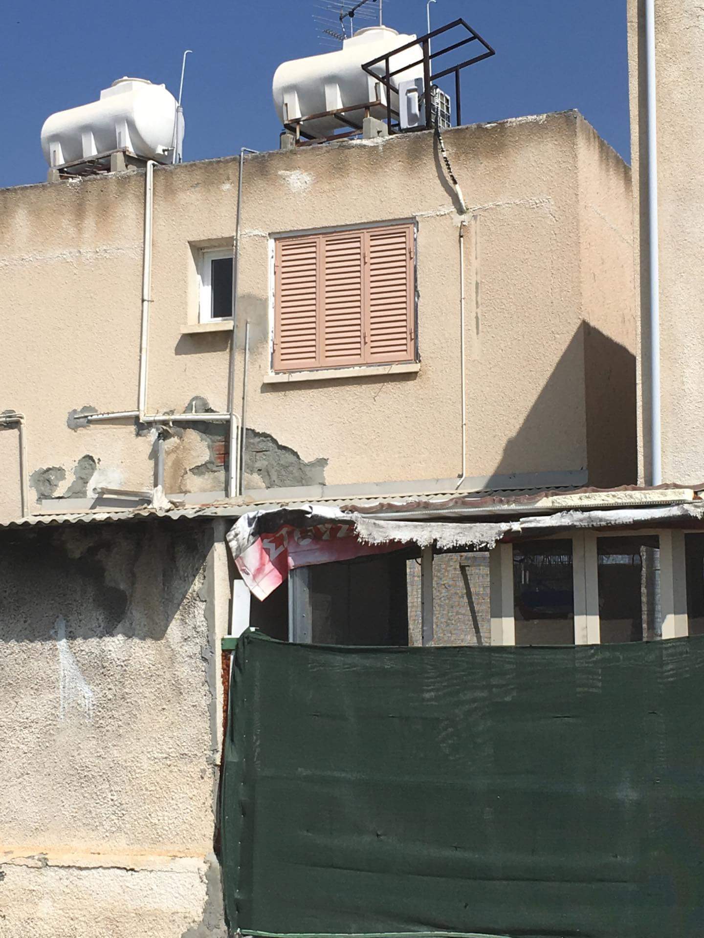 Ετοιμάζουν βαλίτσες οι ένοικοι των προσφυγικών πολυκατοικιών στα Λατσιά