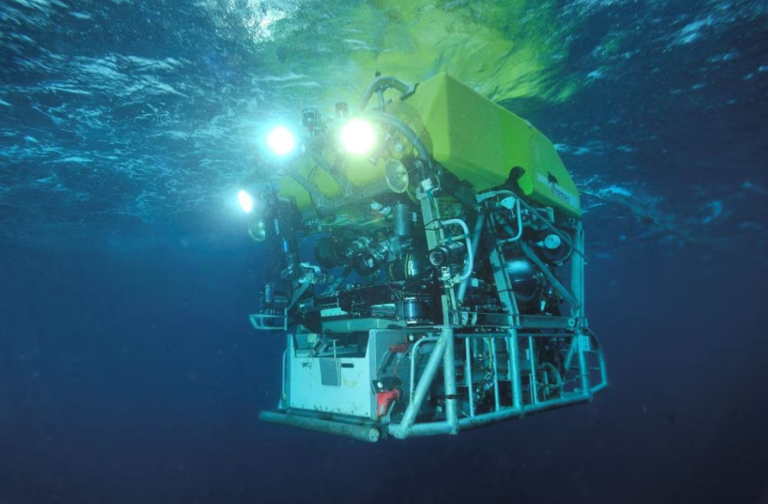 Ρίχνουν στον βυθό το ρομπότ Atalante για το χαμένο υποβρύχιο (ΦΩΤΟ)