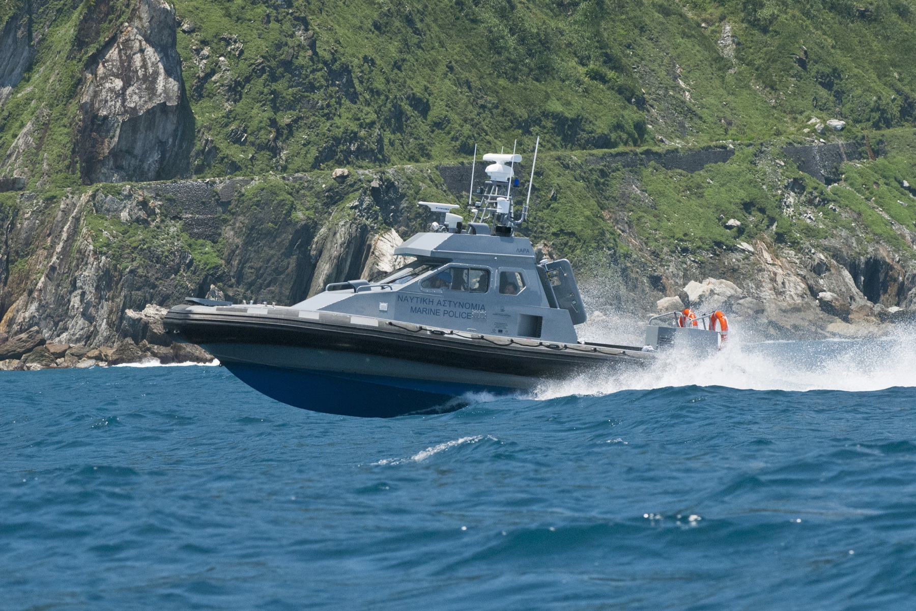 Άφιξη παράτυπων μεταναστών στο Κάβο Γκρέκο: Χειροπέδες στον 48χρονο οδηγό