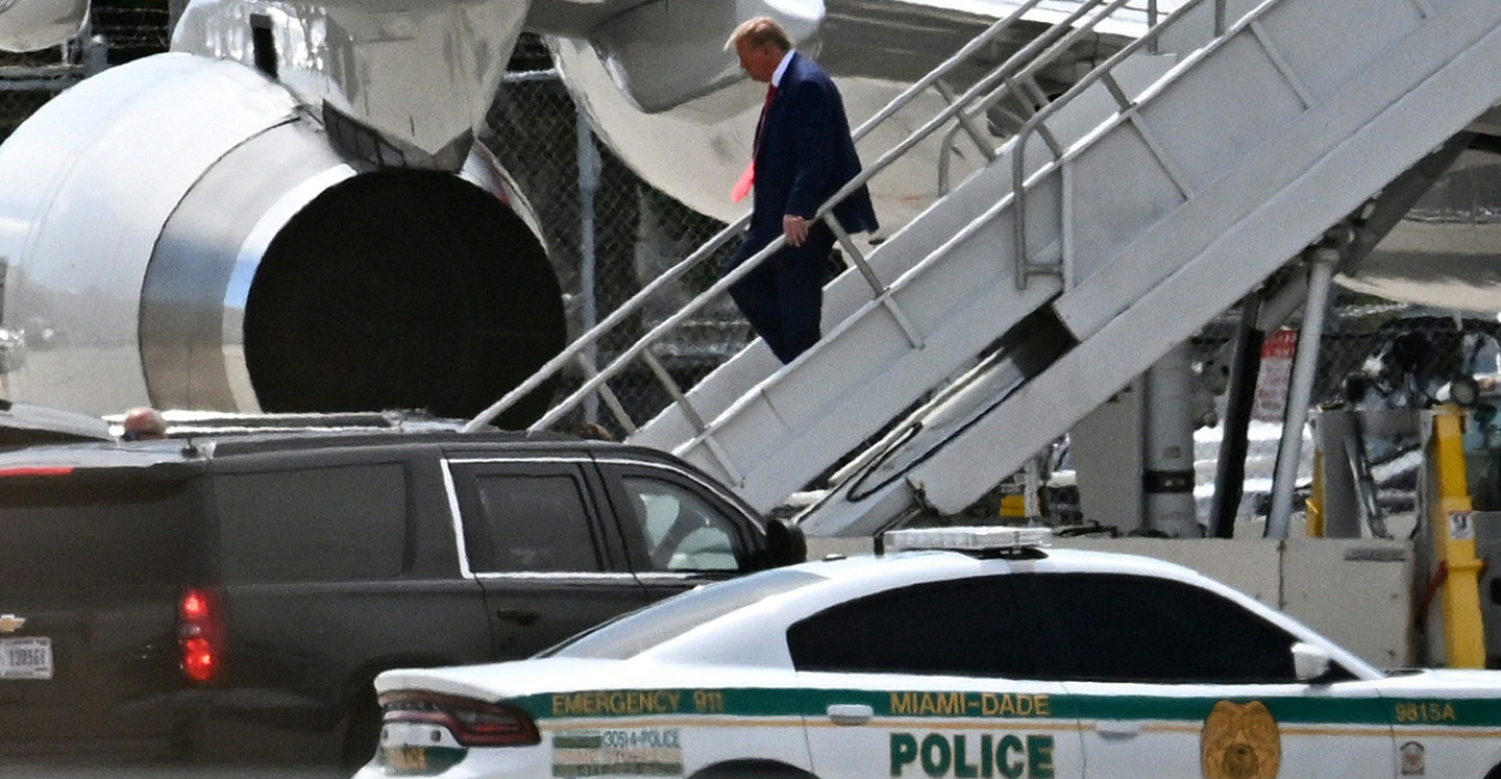 Ντόναλντ Τραμπ: «Αθώος» δήλωσε μετά τη σύλληψή του στο Μαϊάμι
