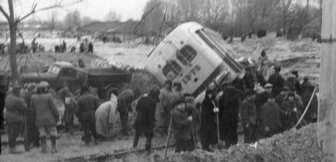Το χρονικό μιας κατάρρευσης φράγματος στον Δνείπερο που έρχεται από το παρελθόν