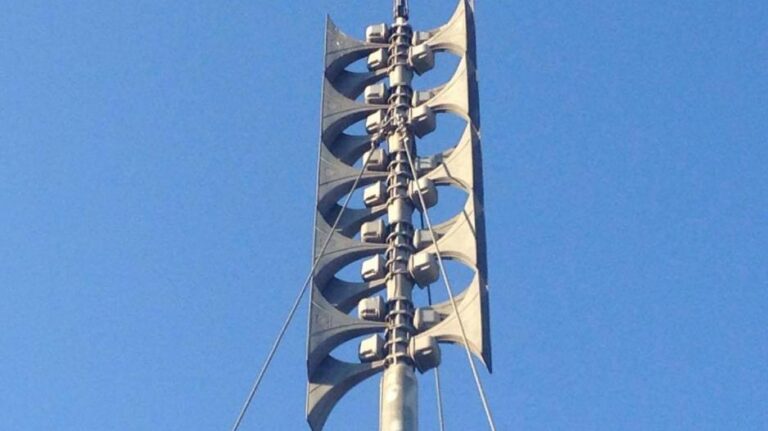 49 χρόνια μετά: Ήχησαν και πάλι οι σειρήνες σε όλη την ελεύθερη Κύπρο (BINTEO)