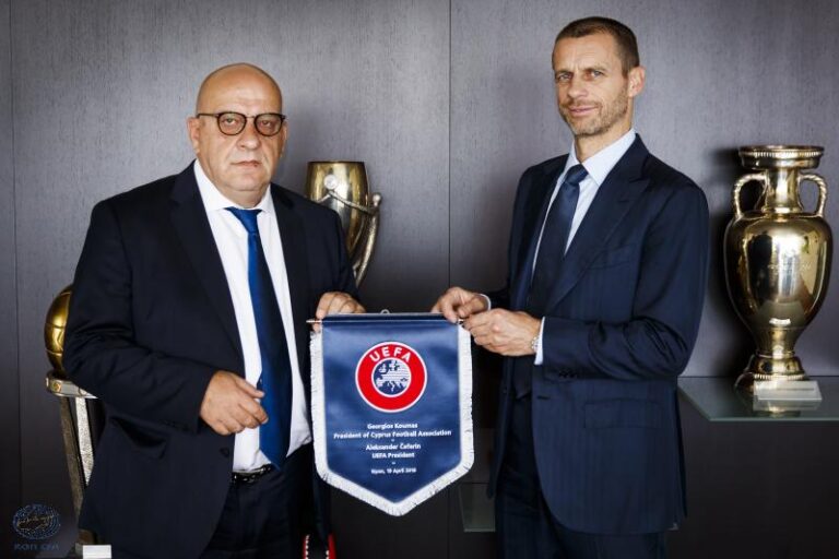 Ο Πρόεδρος της UEFA συγχαίρει το Γιώργο Κούμα για την επανεκλογή του