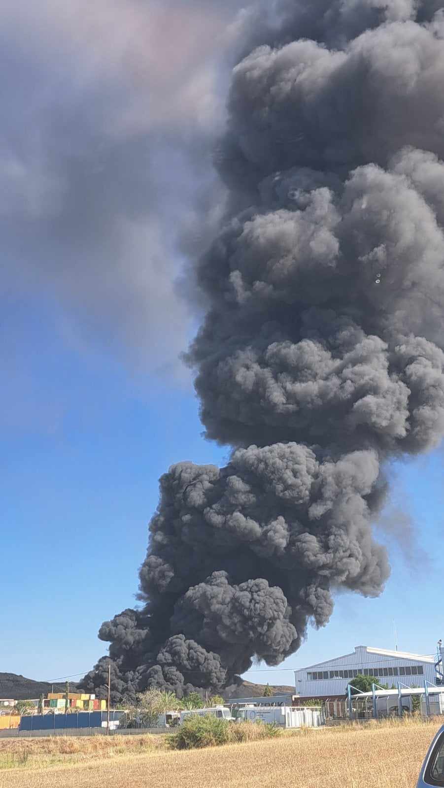 ΒΙΝΤΕΟ: Ακούγονται εκρήξεις από την πυρκαγιά στο Γέρι, ενισχύονται οι δυνάμεις