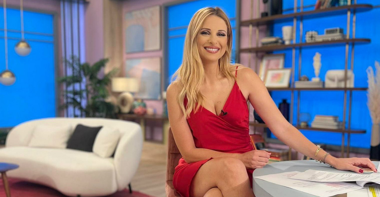 Αριστοτέλους: Μας δείχνει την αγαπημένη της αυλή και η "επανεμφάνιση" στα media