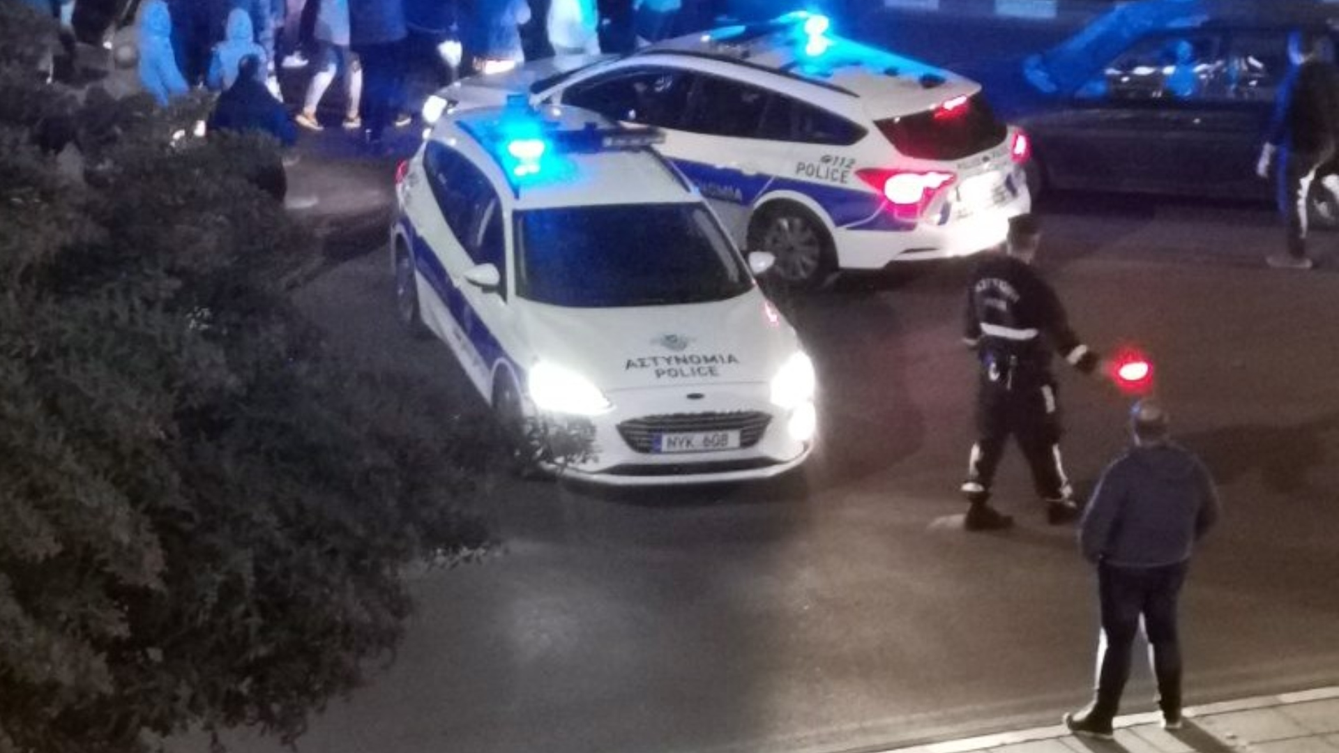 Τα «έτσουξε», χτύπησε σε κιγκλίδωμα, παρενόχλησε οδηγούς και κατέληξε στο κελί